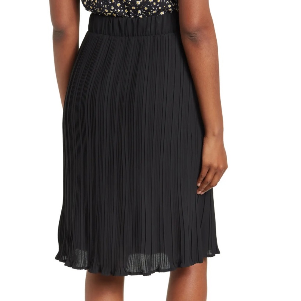 Brand new Black pleated skirt